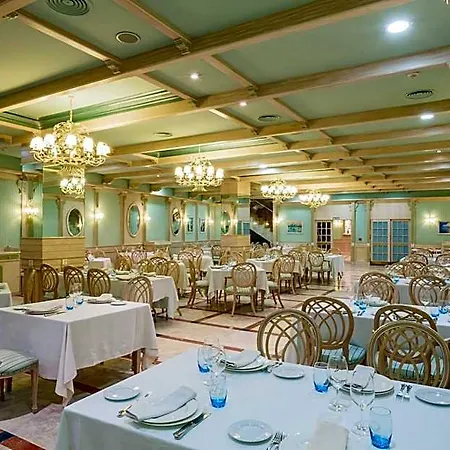 فندق Azofra